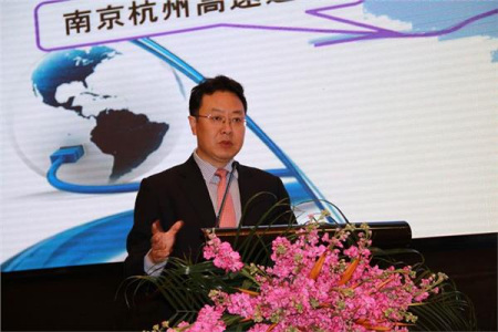 鎮(zhèn)江市委常委、常務副市長倪斌在開幕式上致歡迎辭。