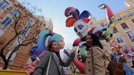 本次大型集體出游的兩位組織者。（西班牙《歐華報》）