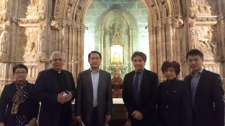 呂凡一行參觀瓦倫西亞大教堂。（西班牙《歐華報》）