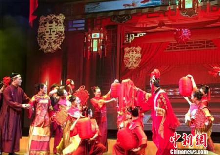 圖為《十里紅妝》表演 寧波市演藝集團(tuán)供圖
