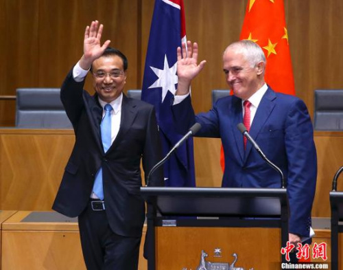 當(dāng)?shù)貢r間3月24日中午，中國國務(wù)院總理李克強同澳大利亞總理特恩布爾在第五輪中澳總理年度會晤后共同會見記者并回答提問。 <a target='_blank' >中新社</a>記者 劉震 攝