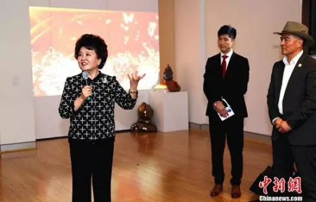 裘援平率團訪問悉尼亞洲藝術空間，觀看彩排后發(fā)表了重要講話。