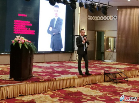 資源整合策略營銷專家劉大銘講授微電商營銷技巧。