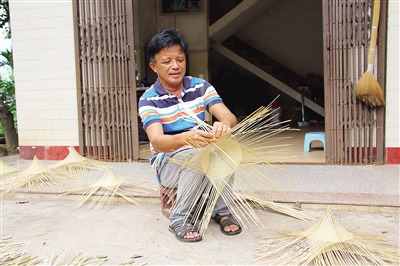 斗笠制作傳承人馮增超。