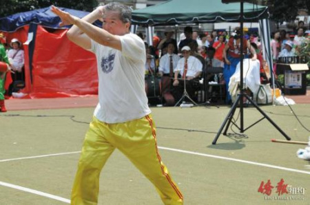 葉永康師父展示龍形拳。