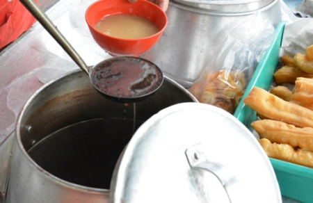 要同時(shí)吃到黑糯米與麥粥不同層次的味道，不妨嘗試“黑白配”。