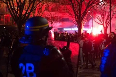 巴黎華人被槍殺案引發(fā)示威沖突。