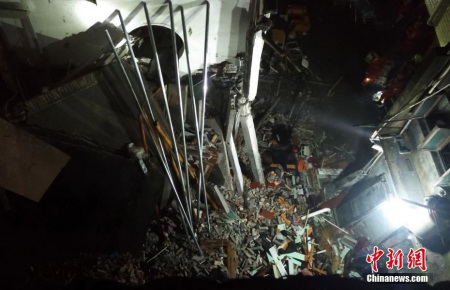 事發(fā)現(xiàn)場(chǎng)一片狼藉。 王剛 文 陳裕杰 攝