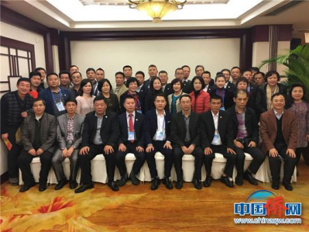 合影。 劉著之 攝