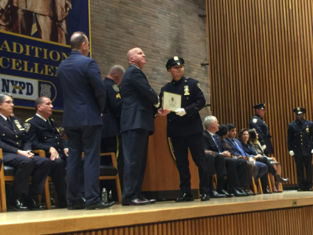 張棟志晉升為警探。（美國《世界日?qǐng)?bào)》/高夢(mèng)梓 攝）