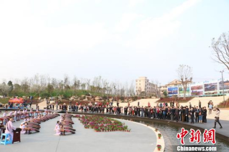 金獅湖　許乾虎　攝