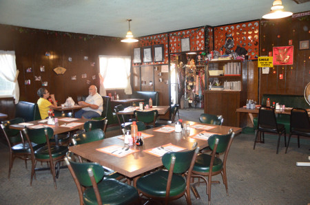 老字號(hào)“金星”中餐館，室內(nèi)布置中西合璧。（美國(guó)《世界日?qǐng)?bào)》/王善言 攝）