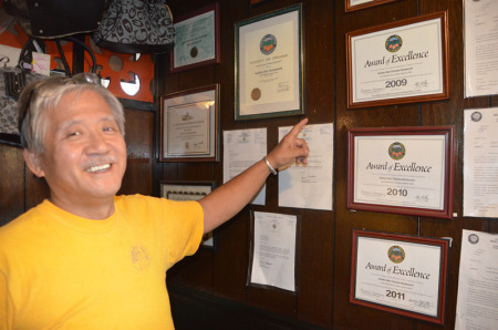 歷史悠久的老字號(hào)「金星」中餐館，獲得拉哈布拉市議會(huì)頒獎(jiǎng)表?yè)P(yáng)多次。（美國(guó)《世界日?qǐng)?bào)》/王善言 攝）