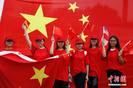 佛州華僑華人歡迎習(xí)近平。<a target='_blank' >中新社</a>記者 王歡 攝