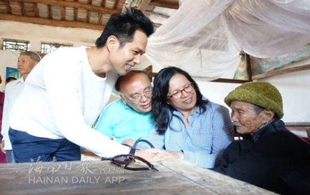 美國海商會一行慰問112歲老人王玉秀