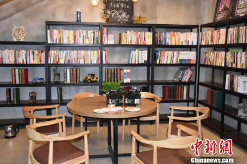 海外華文媒體高層在眾創(chuàng)E家參訪。　周毅 攝