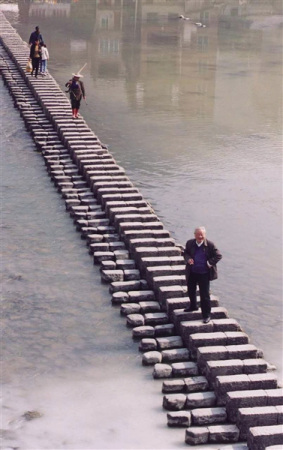 再次行走在仕水矴步上，老人感慨萬千。