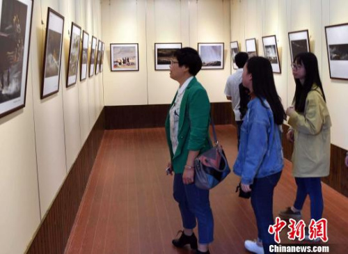 此次影展分兩個(gè)專題，為《桃花盛開的地方》和《哈薩克的生命之歌》，分別展示了西藏的林芝、昌都之美和新疆哈薩克族牧民轉(zhuǎn)場(chǎng)的壯觀場(chǎng)景?！⒖筛?攝