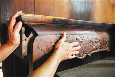 百年陳氏老宅里頗有歷史厚重感的老家具。海南日報記者 張茂 攝