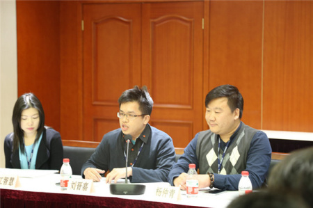 研習營成員發(fā)言。