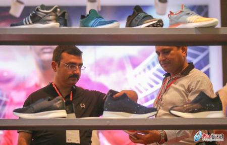 博覽會吸引了不少國外客商。 記者_董嚴軍 攝