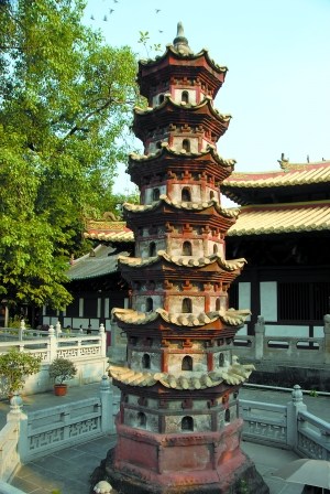 光孝寺內的瘞發(fā)塔。