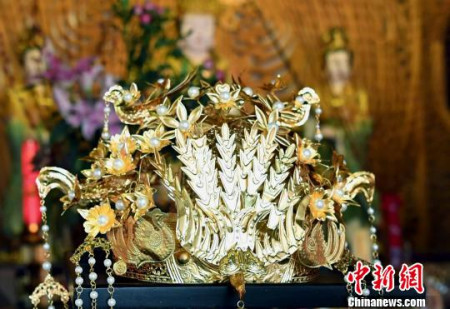 福州三坊七巷郎官巷天后宮舉行法會(huì)為媽祖軟身神像供奉鎏金鳳冠?！∮浾邉⒖筛?攝
