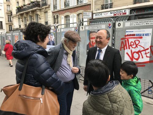 陳文雄參加投票。(法國(guó)《歐洲時(shí)報(bào)》/黃冠杰 攝)