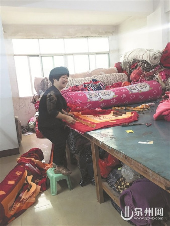 生活的重?fù)?dān)改變不了莊伶俐堅(jiān)強(qiáng)的內(nèi)心。