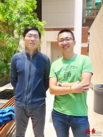 新任華裔委員趙磊(右)和委員朱捷(左)。(美國(guó)《僑報(bào)》)