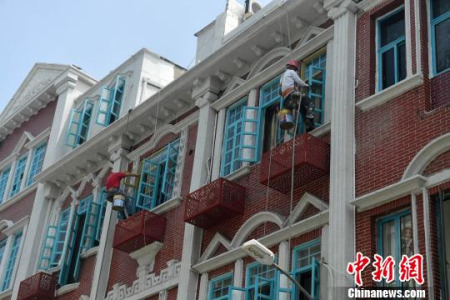 工人正作業(yè)?！蚊?攝