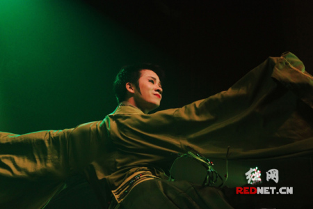 海歸龍星亮與他的昆舞，他的創(chuàng)業(yè)夢想是成立一個“昆舞基金會”。