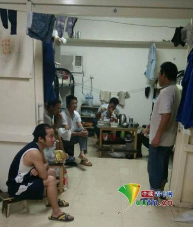 在迪拜，急需幫助的務(wù)工者。