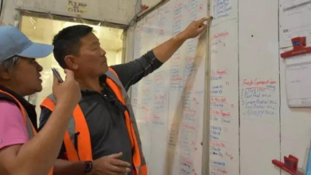 在車間（新西蘭先驅(qū)報(bào)中文網(wǎng)）