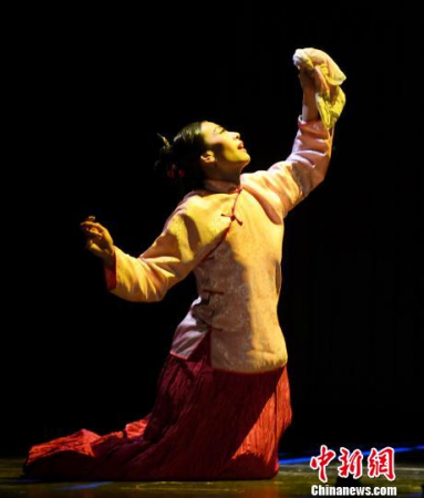 劇中香港舞臺劇女王焦媛飾演曹七巧?！⒖筛?攝