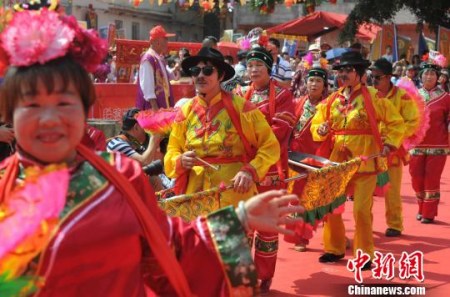 5月7日，極具閩南特色火鼎公婆亮相保生大帝繞境巡安文化節(jié)?！埍?攝