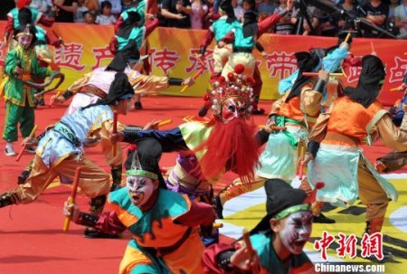 5月7日，來自廣東的國家非物質遺產(chǎn)英歌舞為保生大帝巡安助陣?！埍?攝