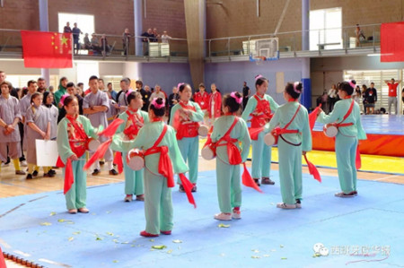 開(kāi)幕式表演。(西班牙《歐華報(bào)》資料圖)