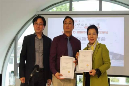 由左至右：歐洲時(shí)報(bào)德國分社主編胡旭東、德國華星藝術(shù)團(tuán)團(tuán)長李想、著名華裔女中音歌唱家梁寧 