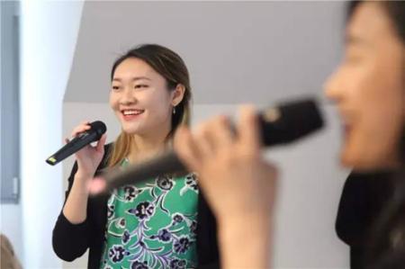 往屆獲獎(jiǎng)選手于露昕、朱德穎的現(xiàn)場演繹