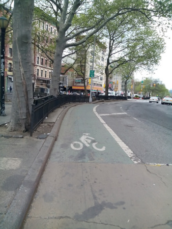 有單車道的地方騎車比較安全。(美國《世界日?qǐng)?bào)》/韓杰 攝)