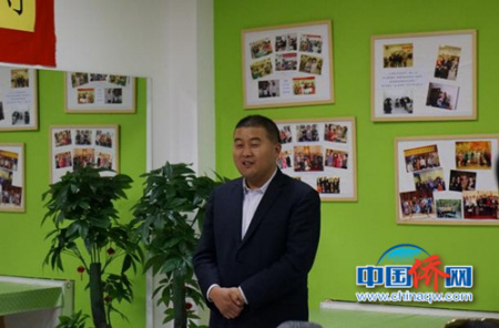 國(guó)務(wù)院僑辦宣傳司代表王培遠(yuǎn)在座談會(huì)上講話。