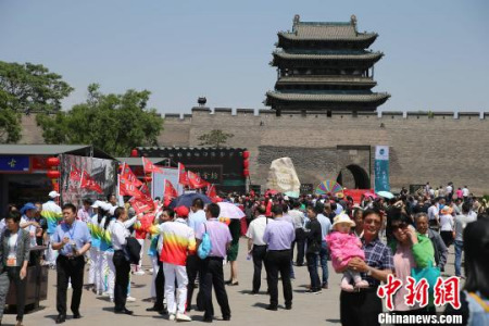 同日開幕的“萬里茶道”節(jié)點(diǎn)城市旅游推介暨特色產(chǎn)品博覽會(huì)?！?jiān)?攝