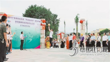 在銀信紀(jì)念廣場啟用儀式上，易建聯(lián)用投籃的形式為廣場啟用儀式揭幕。