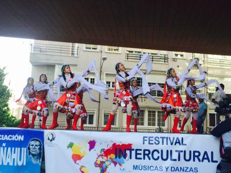 愛華少兒藝術(shù)團(tuán)參加國際移民文化節(jié)彩妝游行。(西班牙《歐華報》資料圖)