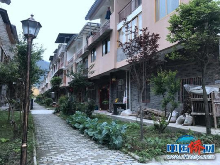 建成并投入使用的“上壩陳卓賢僑愛新村—僑心居”。鐘欣　攝