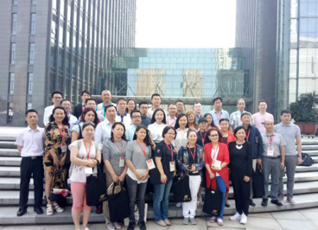 無(wú)錫廣電集團(tuán)與18家海外華文媒體簽訂友好合作備忘錄。