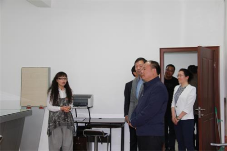 視察簽證室。