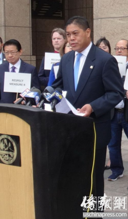 卜君毅呼吁大都會通過710地下水道貫通工程。（美國《僑報(bào)》/高睿 攝）