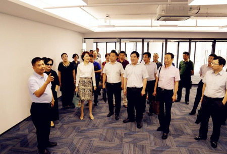 會議期間，與會代表參觀僑之家。